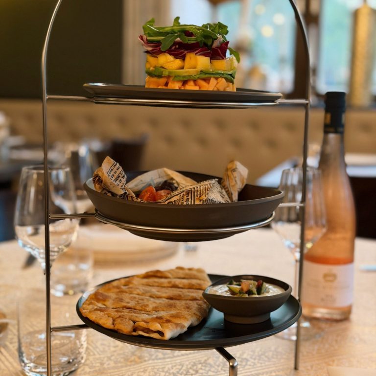 Etagere mit orientalischen Spezialitäten