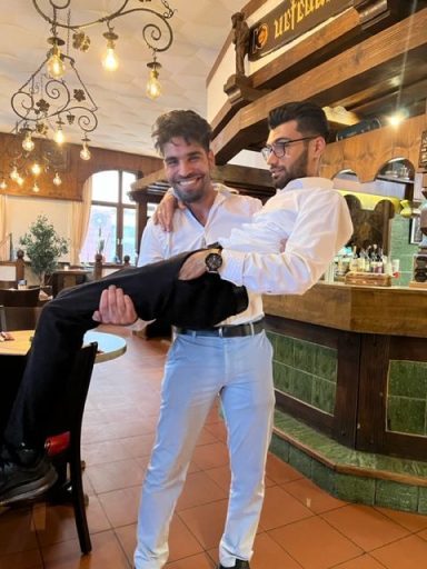 Zwei Teammitglieder im Luisengarten